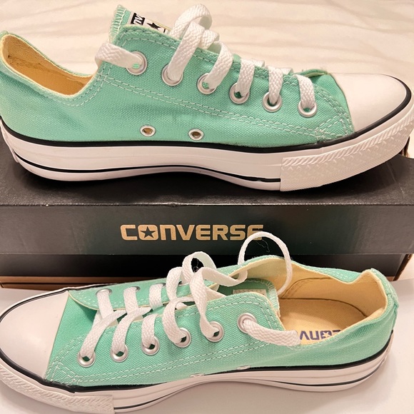 Converse Sneakers (Unisex) Mens (5) Womens (7) - Picture 8 of 13